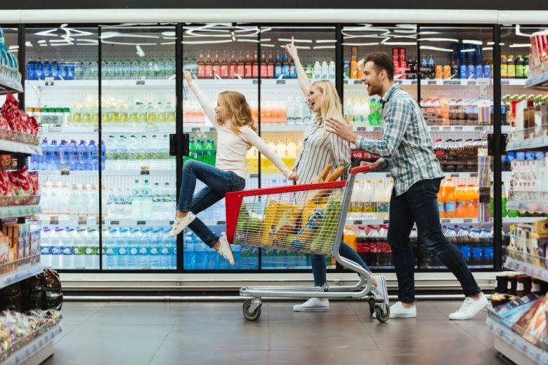 Family supermarket photo created by drobotdean - www.freepik.com