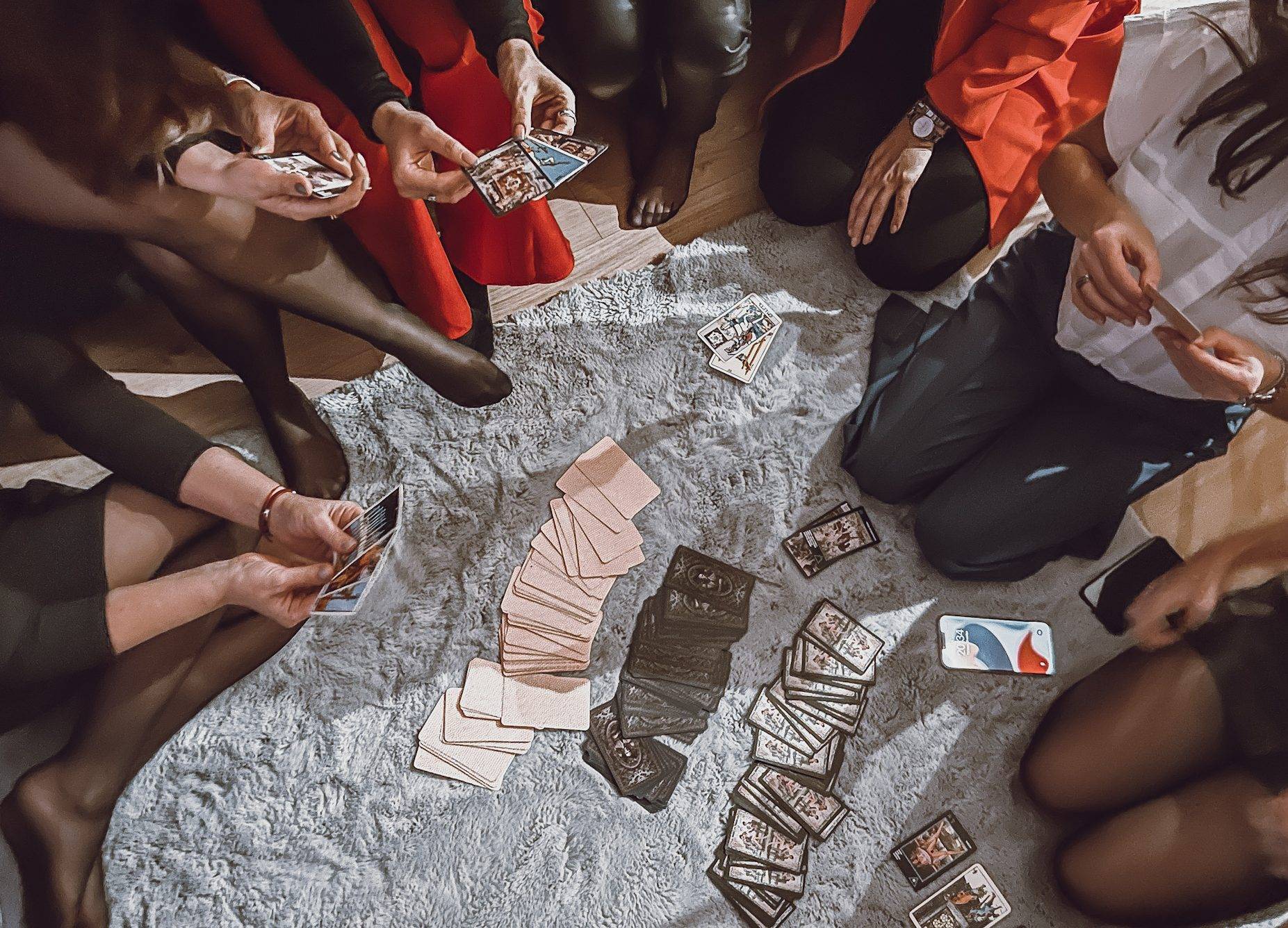 Гадалка по вызову: где и как проходят Таро-вечеринки в Таллинне 