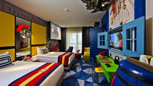 thelandoflegendsthemepark.com