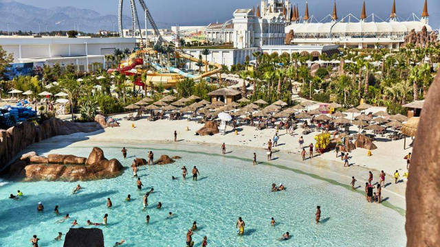 thelandoflegendsthemepark.com