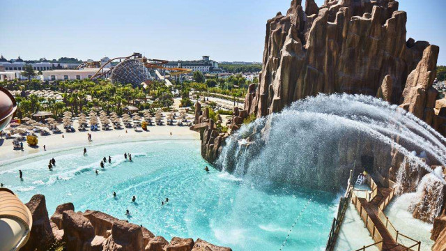 thelandoflegendsthemepark.com